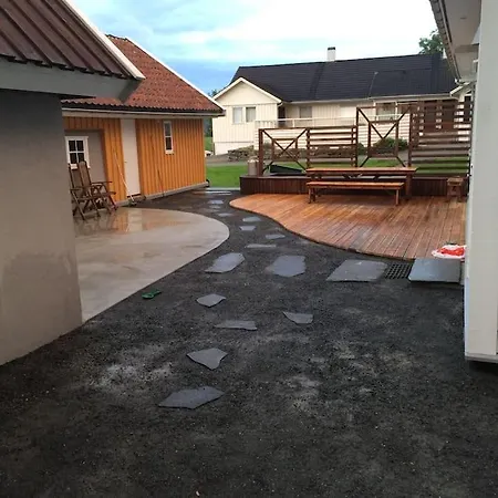 Koselig Gammelt Gardstun Apartment